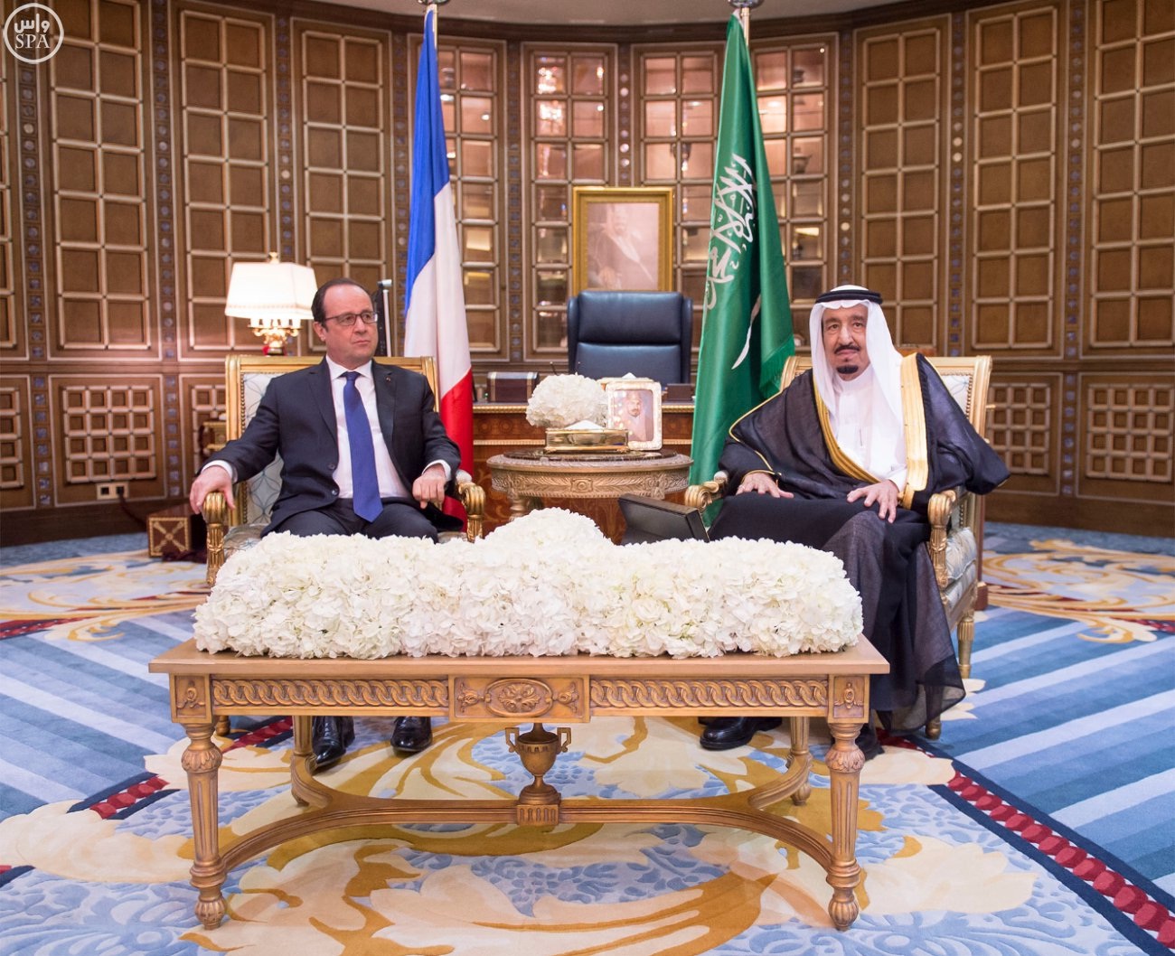 The Custodian of the Two Holy Mosques King Salman bin Abdulaziz Al Saud with French President Francois Hollande
