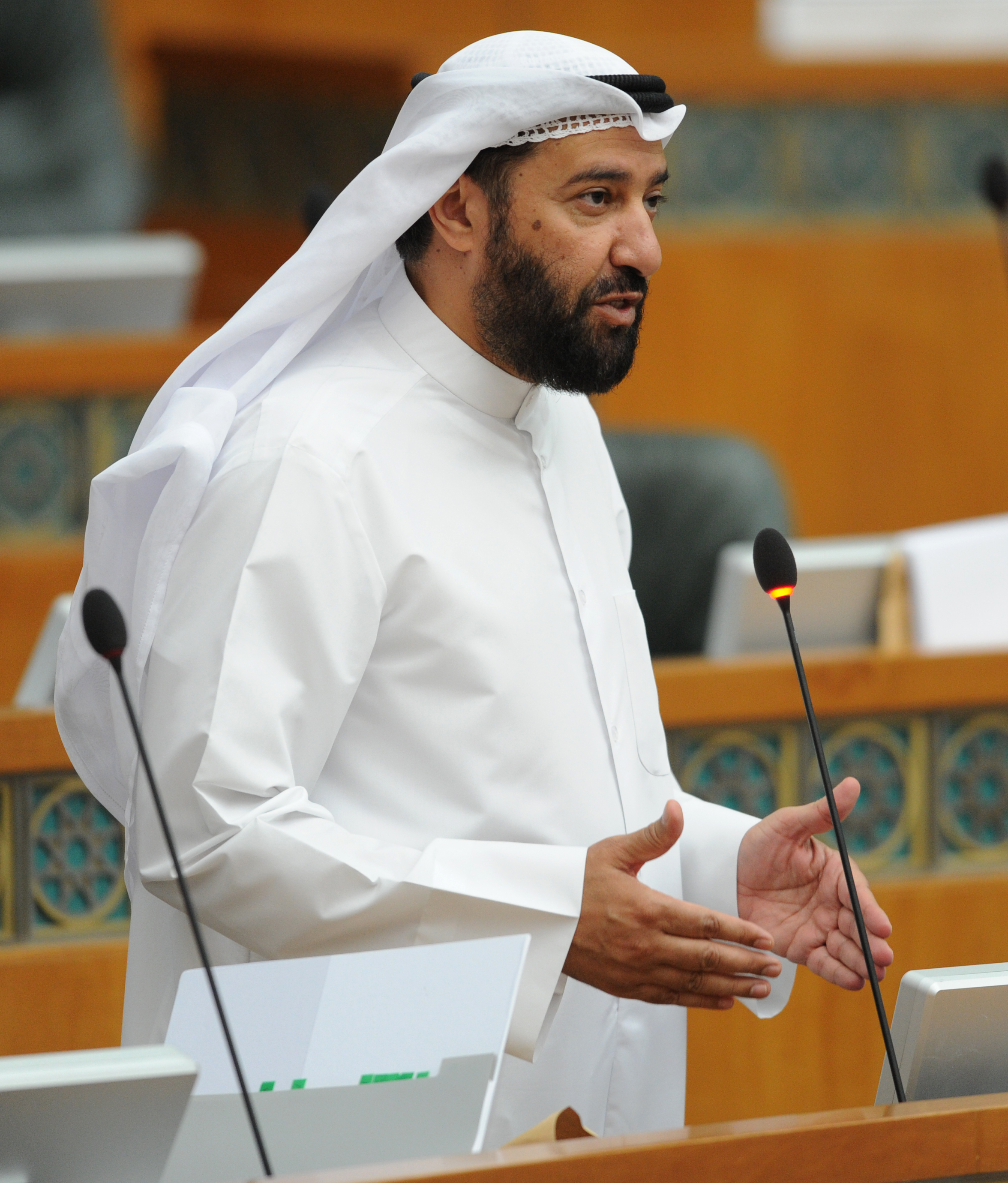 وزير النفط ووزير الدولة لشؤون مجلس الامة الدكتور علي العمير
