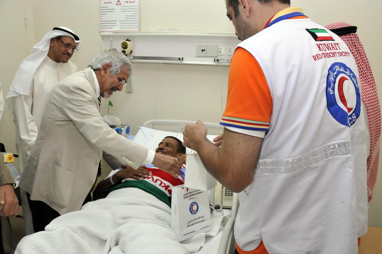KRCS delegation visits wounded persons of Imam Al-Sadiq mosque blast