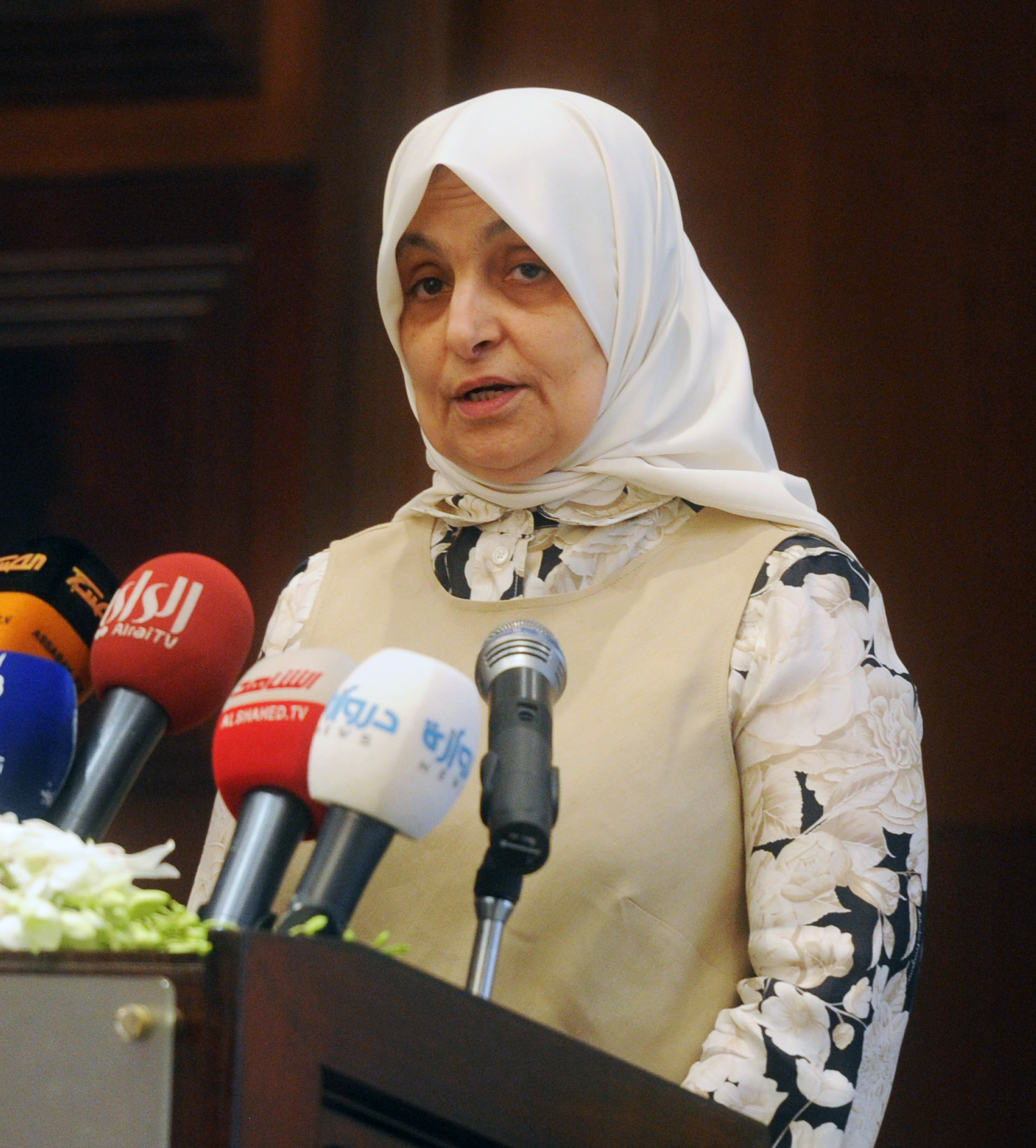 Minister of Social Affairs and Labor and Minister of State for Planning and Development Hind Al-Sabeeh speaking at the "Decision 2015" conference 