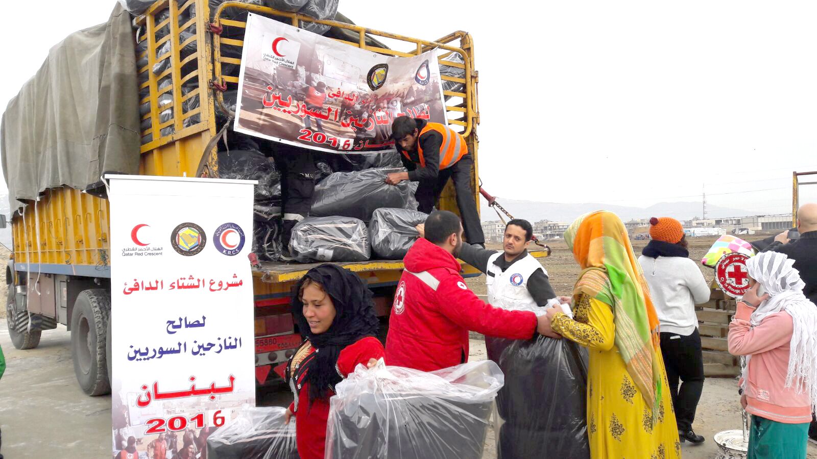 Kuwaiti and Qatari Red Crescent societies deliver relief supplies to Syrian refugee families in the eastern region of Zahle
