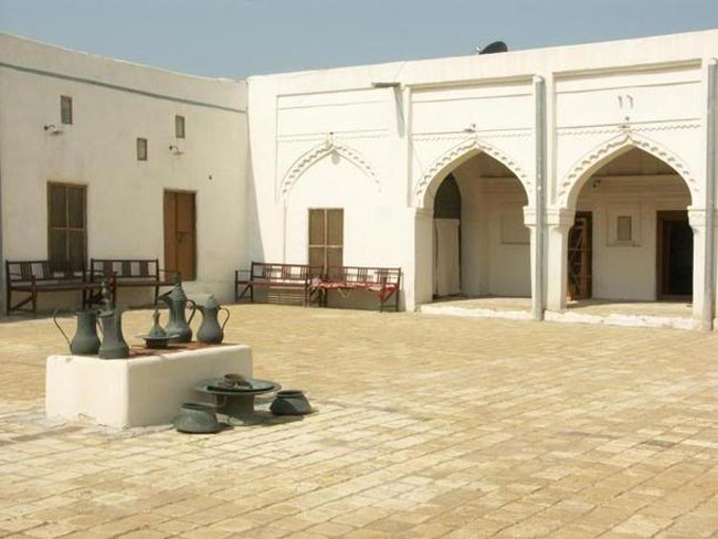البيت الكويتي القديم يتسم بالبساطة في بنائه وتناغمه مع البيئة