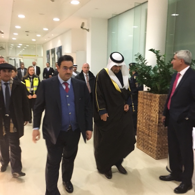 نائب رئيس مجلس الوزراء ووزير المالية ووزير النفط بالوكالة الكويتي انس الصالح أثناء وصوله إلى فيينا للمشاركة في اعمال المؤتمر الوزاري ال171 لمنظمة (اوبك)