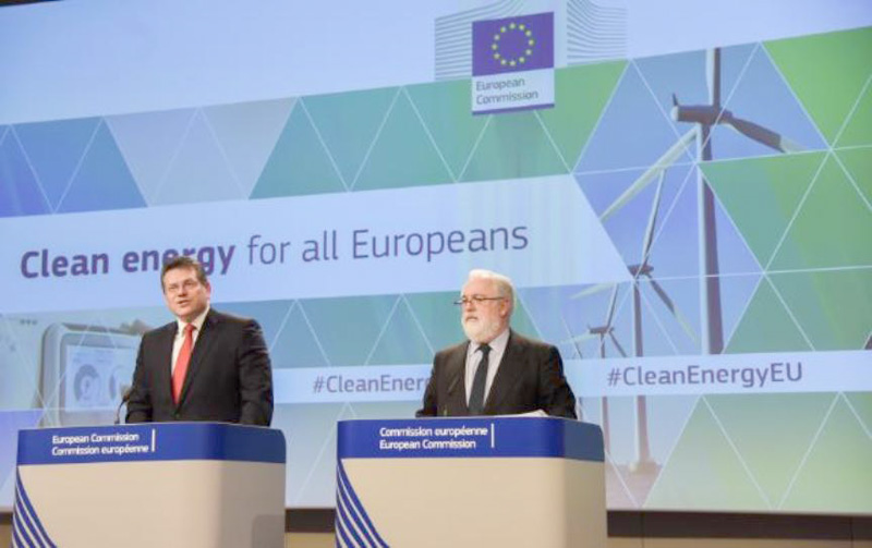 نائب رئيس المفوضية الأوروبية لشؤون الطاقة ماروس سيفكوفيتش في مؤتمر صحفي