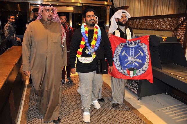 استقبال الإطفائي وكيل عريف فهد الفريح في مطار الكويت الدولي لدى عودته من رحلة العلاج في ألمانيا