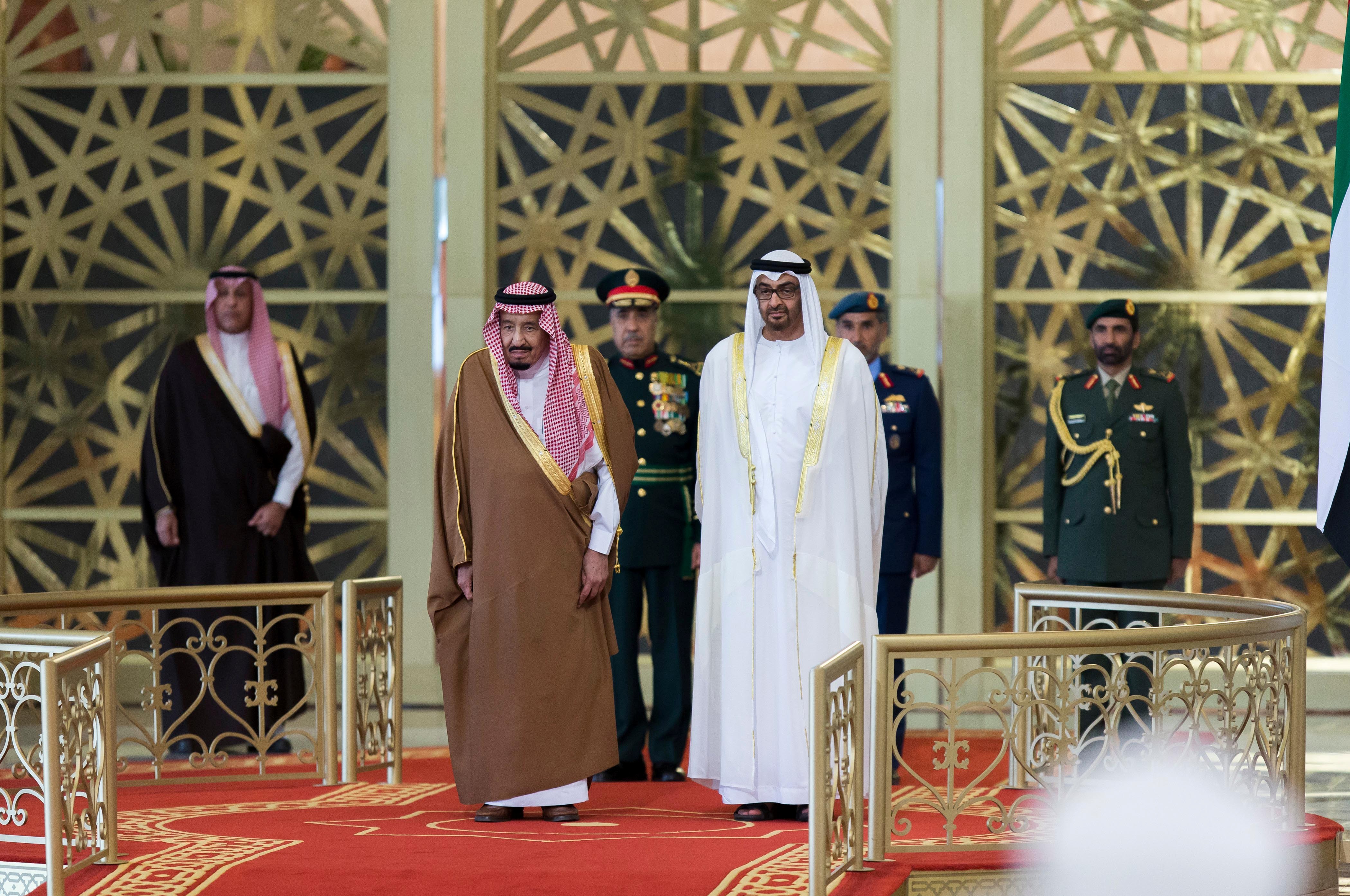 خادم الحرمين الشريفين الملك سلمان بن عبدالعزيز أثناء وصوله الى أبوظبي في زيارة رسمية الى الامارات