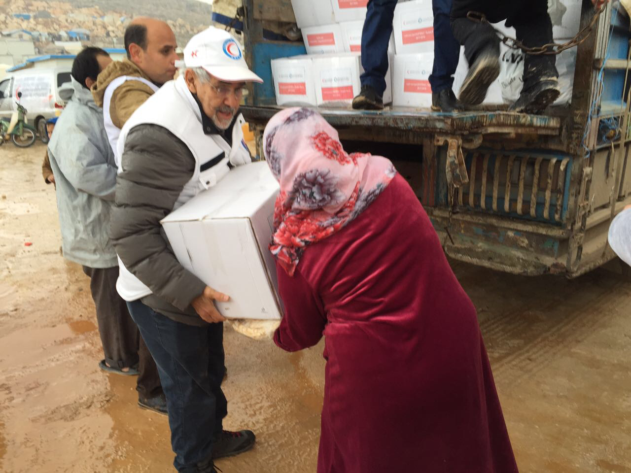 Kuwait Red Crescent Society Chairman Dr. Hilal Al-Sayer distributes relief aid to the Syrian refugees in Turkey