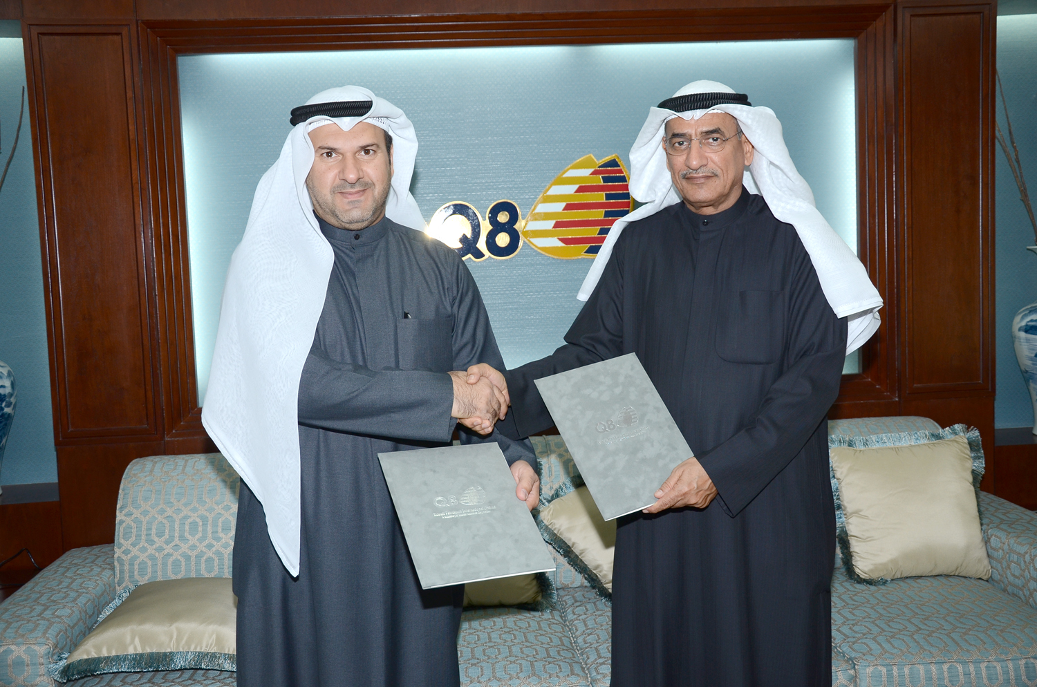 جانب من توقيع مذكرة التعاون بين شركة البترول الكويتية العالمية مع المبرة التطوعية البيئية