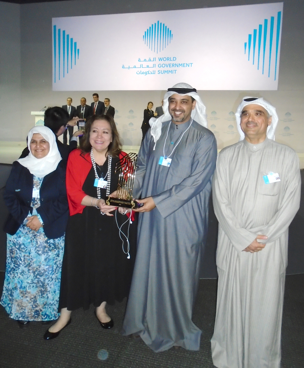 Acting Minister of Electricity and Water Sheikh Mohammad Al-Abdullah Al-Mubarak Al-Sabah Receives award for electronic services