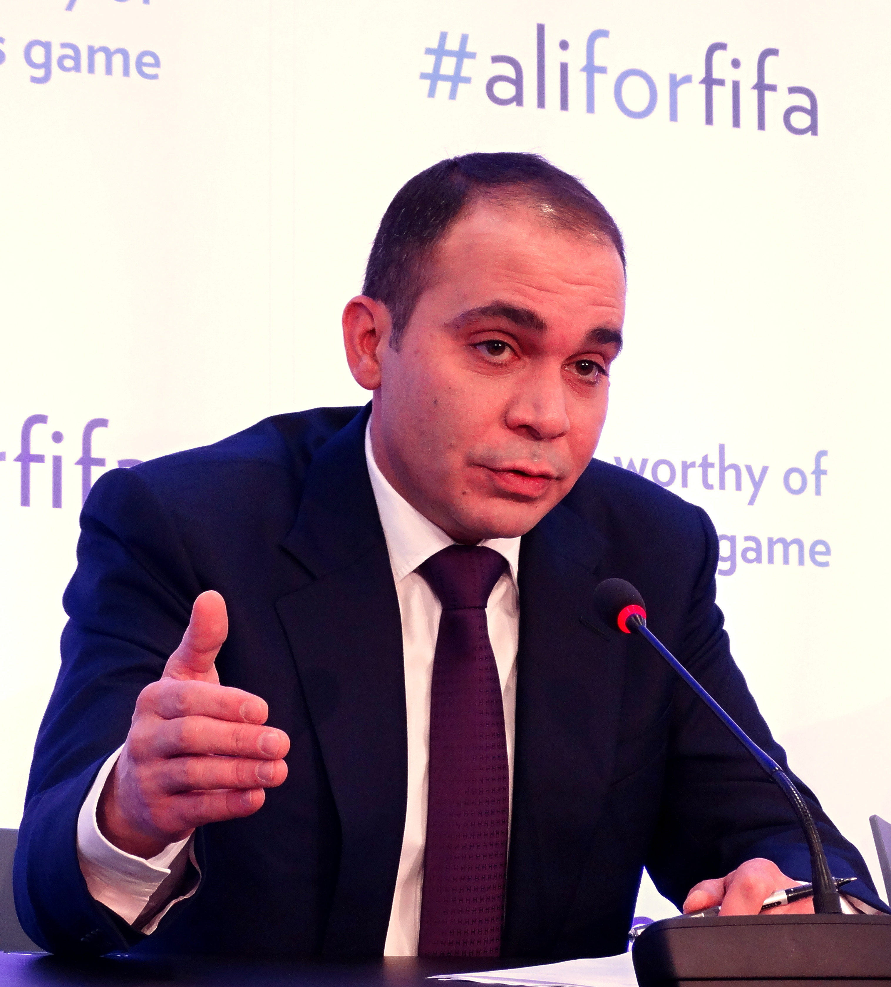 المرشح لمنصب رئاسة الاتحاد الدولي لكرة القدم (فيفا) الأمير علي بن الحسين
