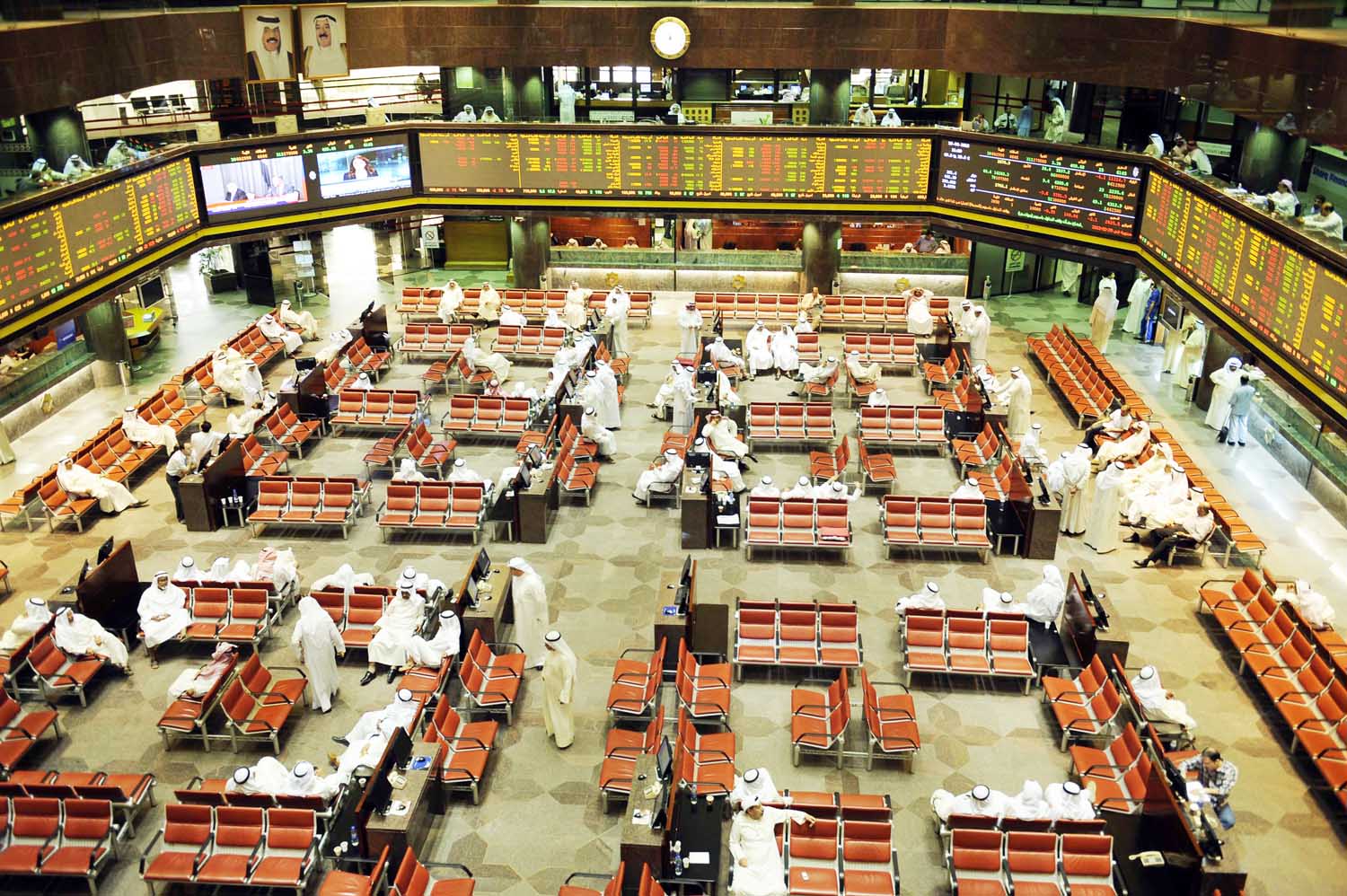 KSE indices maintain downward trend