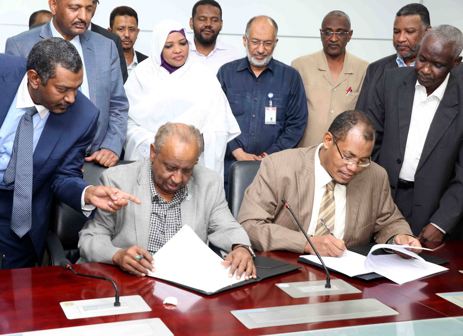 The deal was signed by Zain Sudan Managing Director and CEO Al-Fateh Orwah and Director of Sudan's National Telecommunication Corporation (NTC) Yahya Abdullah