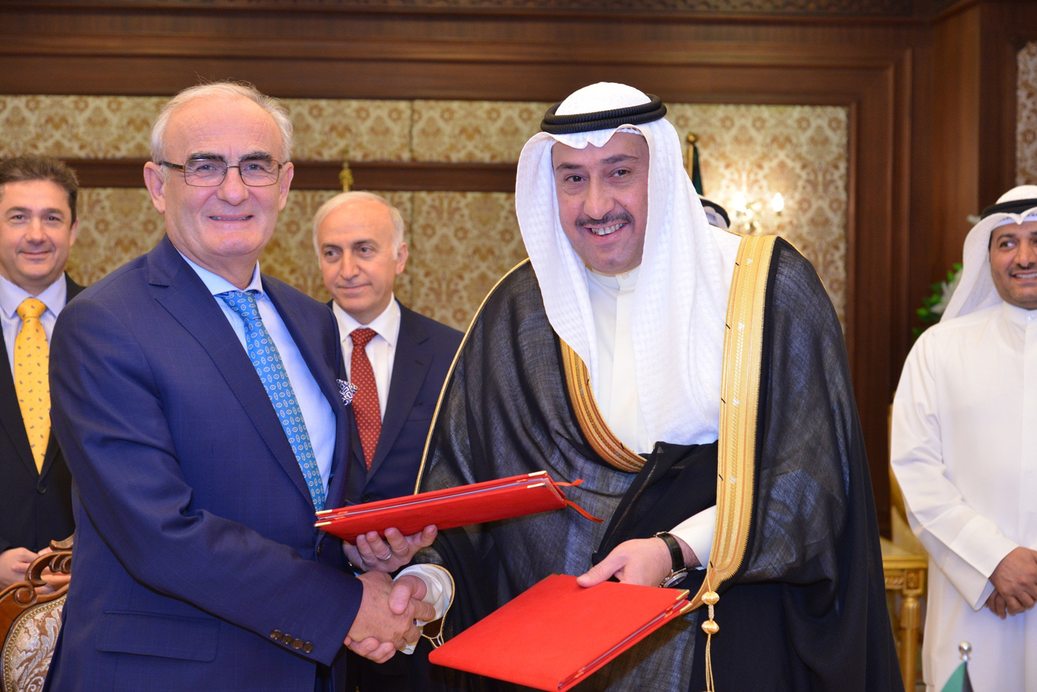 Farwaniya Governor Sheikh Faisal Al-Humoud Al-Malek Al-Sabah and Turkey's Samsun Governor Ibrahim Sahin during the signing ceremony