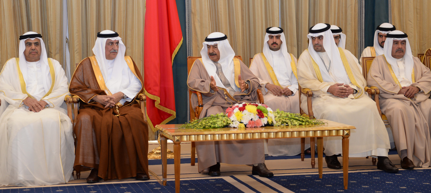Bahraini Prime Minister Prince Khalifa bin Salman Al Khalifa receives ministers of finance and economy, governors of Arab central banks, directors general of Arab financial institutions