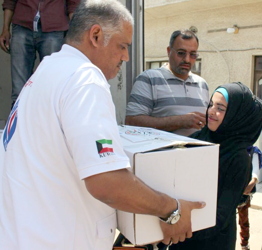 Kuwait Red Crescent Society distributes first aid dispatch to the displaced families in Iraq