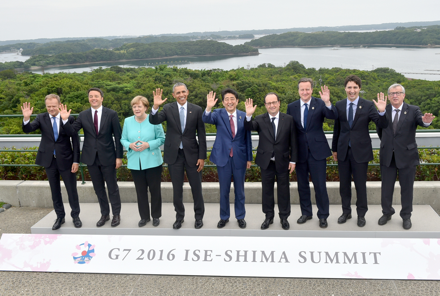 رئيس وزراء اليابان شينزو ابي مع قادة مجموعة الدول الصناعية السبع الكبرى (جي 7)