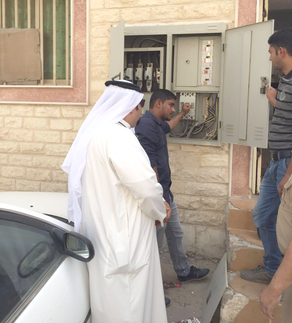 بلدية الكويت تقطع التيار الكهربائي عن تسعة منازل مخالفة بحولي والجهراء