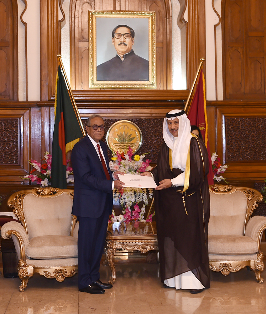 His Highness the Prime Minister Sheikh Jaber Al-Mubarak Al-Hamad Al-Sabah meets with President of Bangladesh Mohammed Abdul Hamid