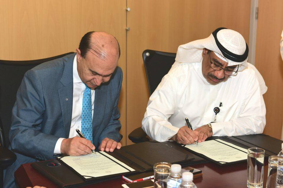 Chairman of the Suez Canal Authority Vice Admiral Mohab Mamish signs the agreement with KPC International Marketing Managing Director Nabil Bouresli