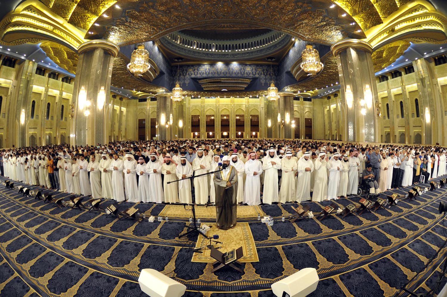 Faithful perform Al-Qadir Night prayers at Kuwait Grand Mosque