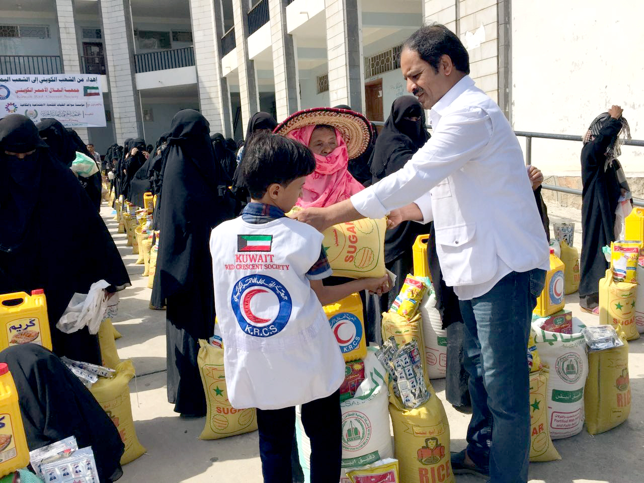 KRCS continues aid delivery in Taiz, Yemen
