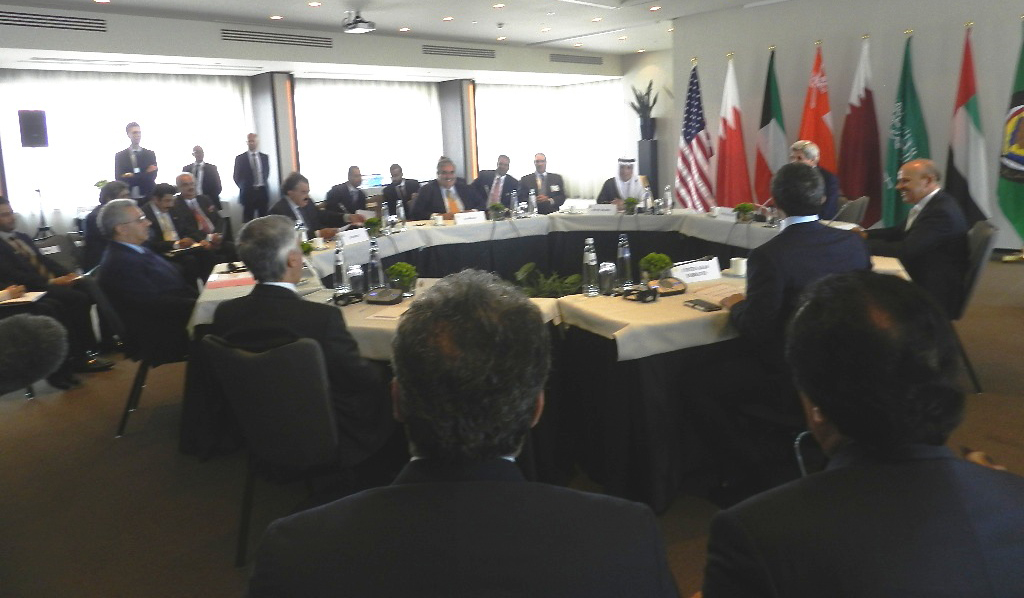 عقد وزراء خارجية دول مجلس التعاون الخليجي اجتماعا مع نظيرهم الامريكي جون كيري جرى خلاله بحث عدد من القضايا ذات الاهتمام المشترك.
