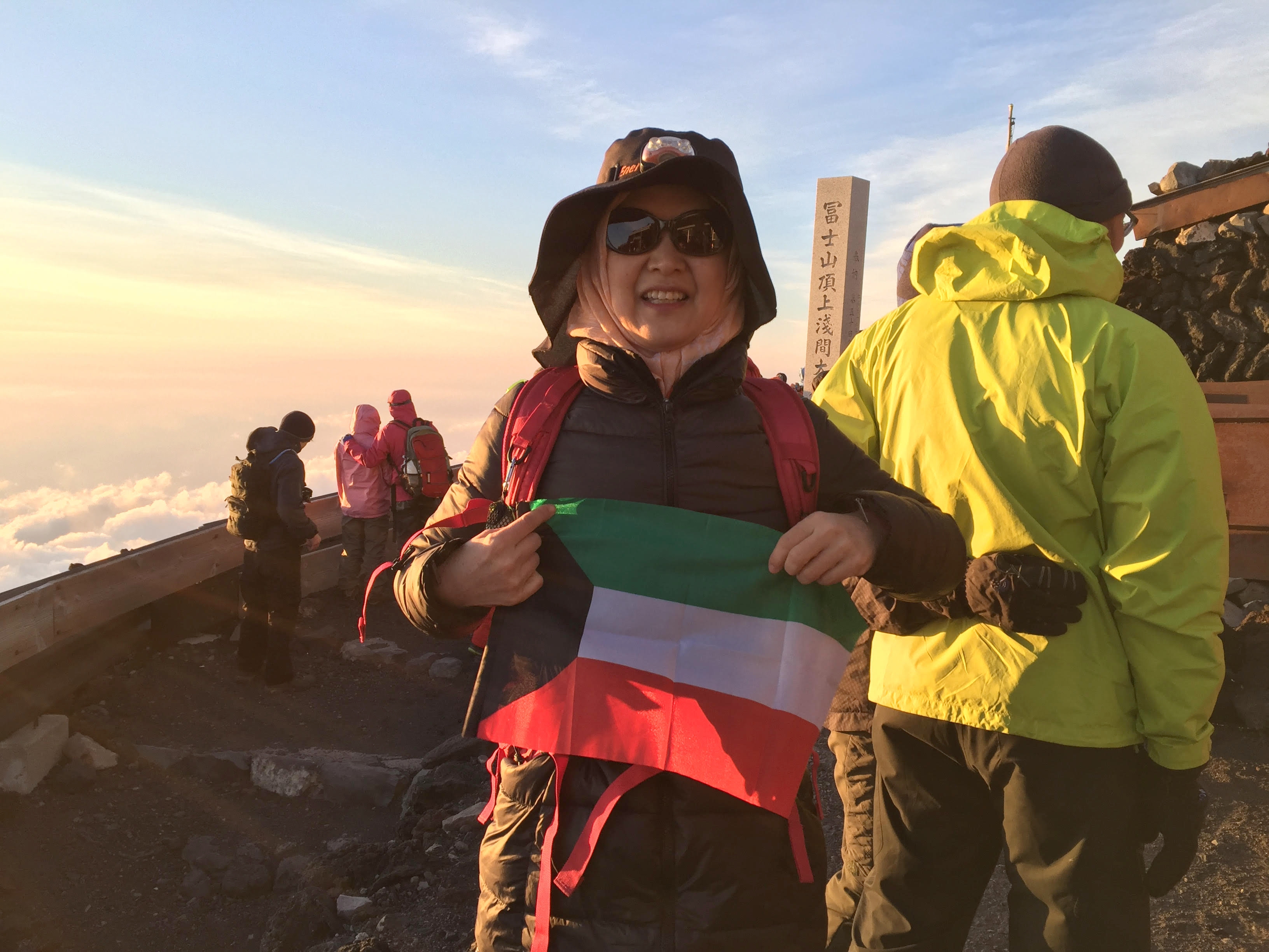 Eiko Ishiyama raised Kuwaiti flag at Mt. Fuji peak in Japan