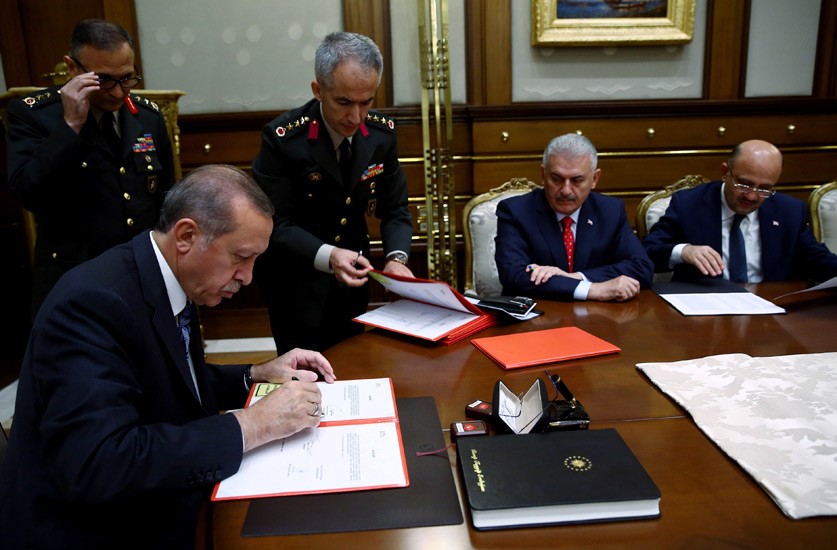 الرئيس التركي رجب طيب أردوغان يصادق على قرارات مجلس الشوري العسكري الأعلى