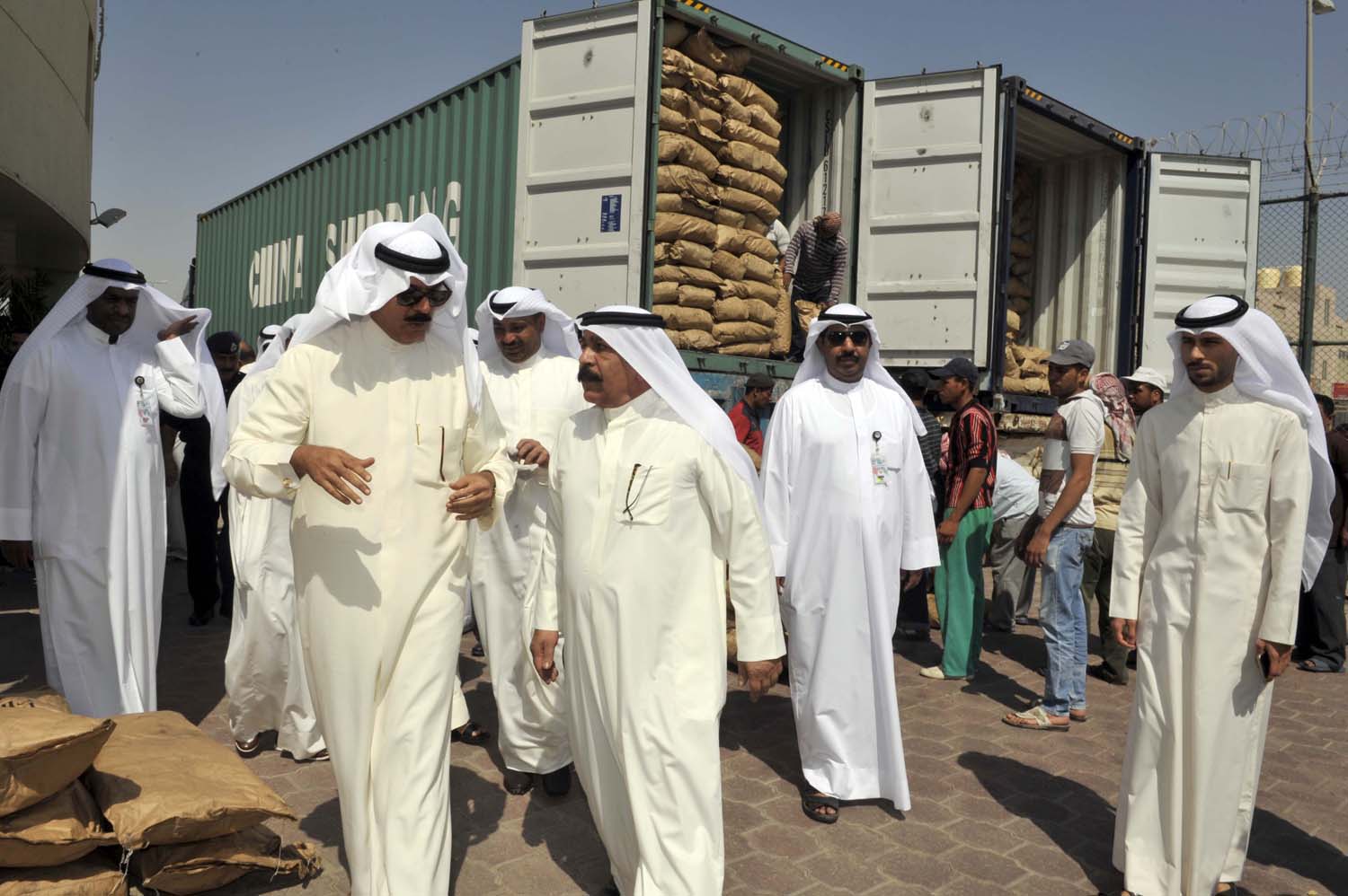 Deputy Prime Minister and Minister of Interior Sheikh Mohammad Khaled Al-Hamad Al-Sabah  supervises busted drugs shipment
