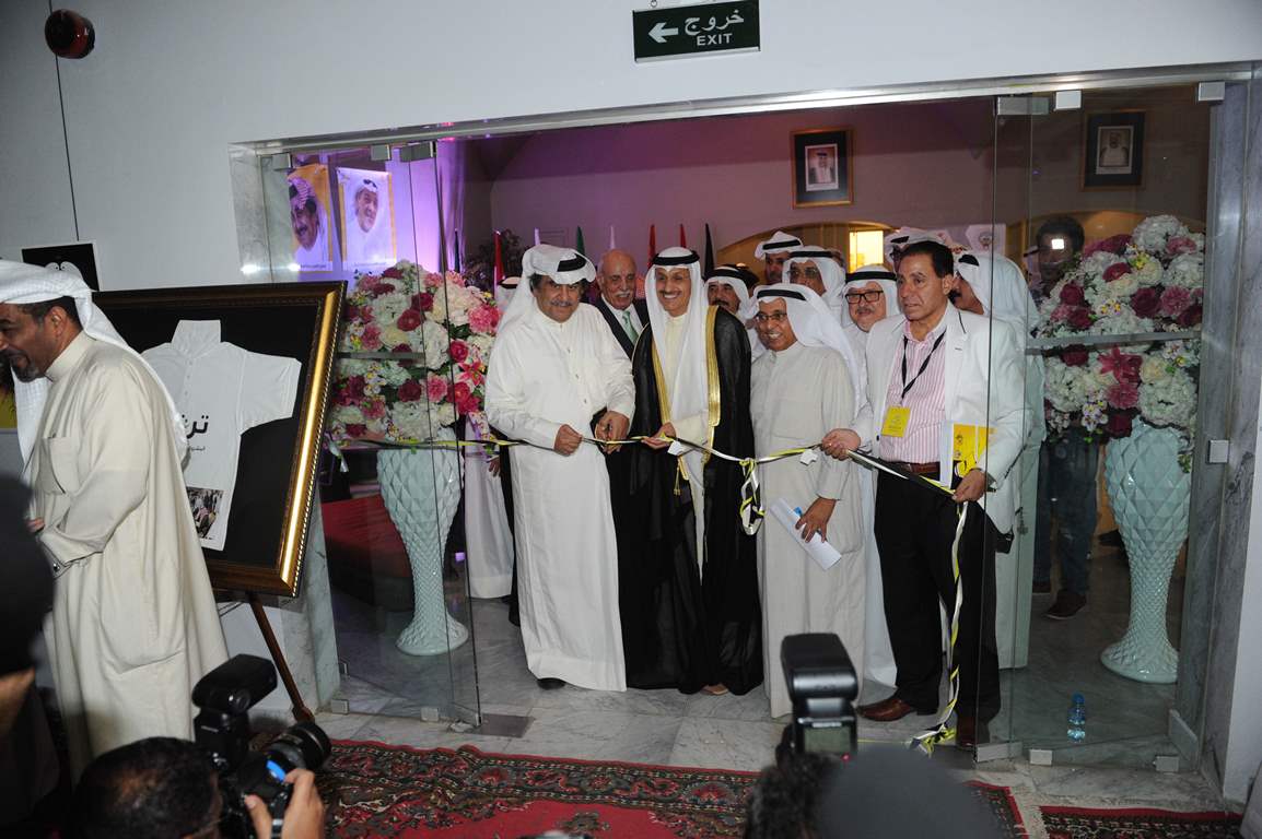 وكيل وزارة الاعلام الكويتية طارق المزرم خلال حفل افتتاح ملتقى (الكويت الدولي للكاريكاتير)