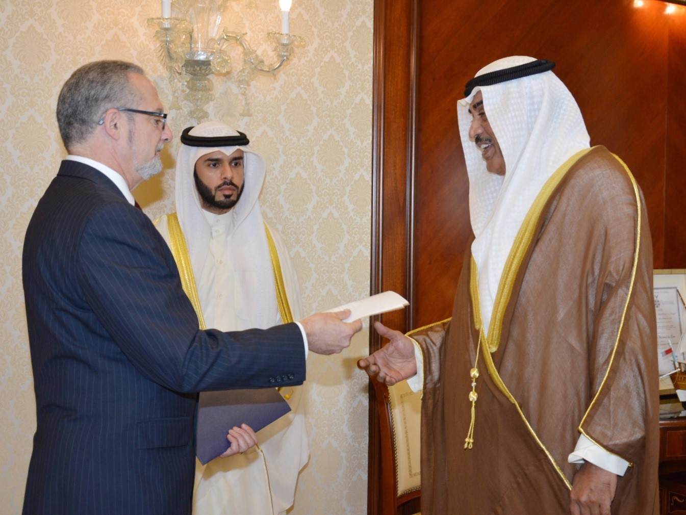 Acting Prime Minister and Foreign Minister Sheikh Sabah Khaled Al-Hamad Al-Sabah receives the credentials of the newly-appointed ambassador of the United States to Kuwait Lawrence Silverman