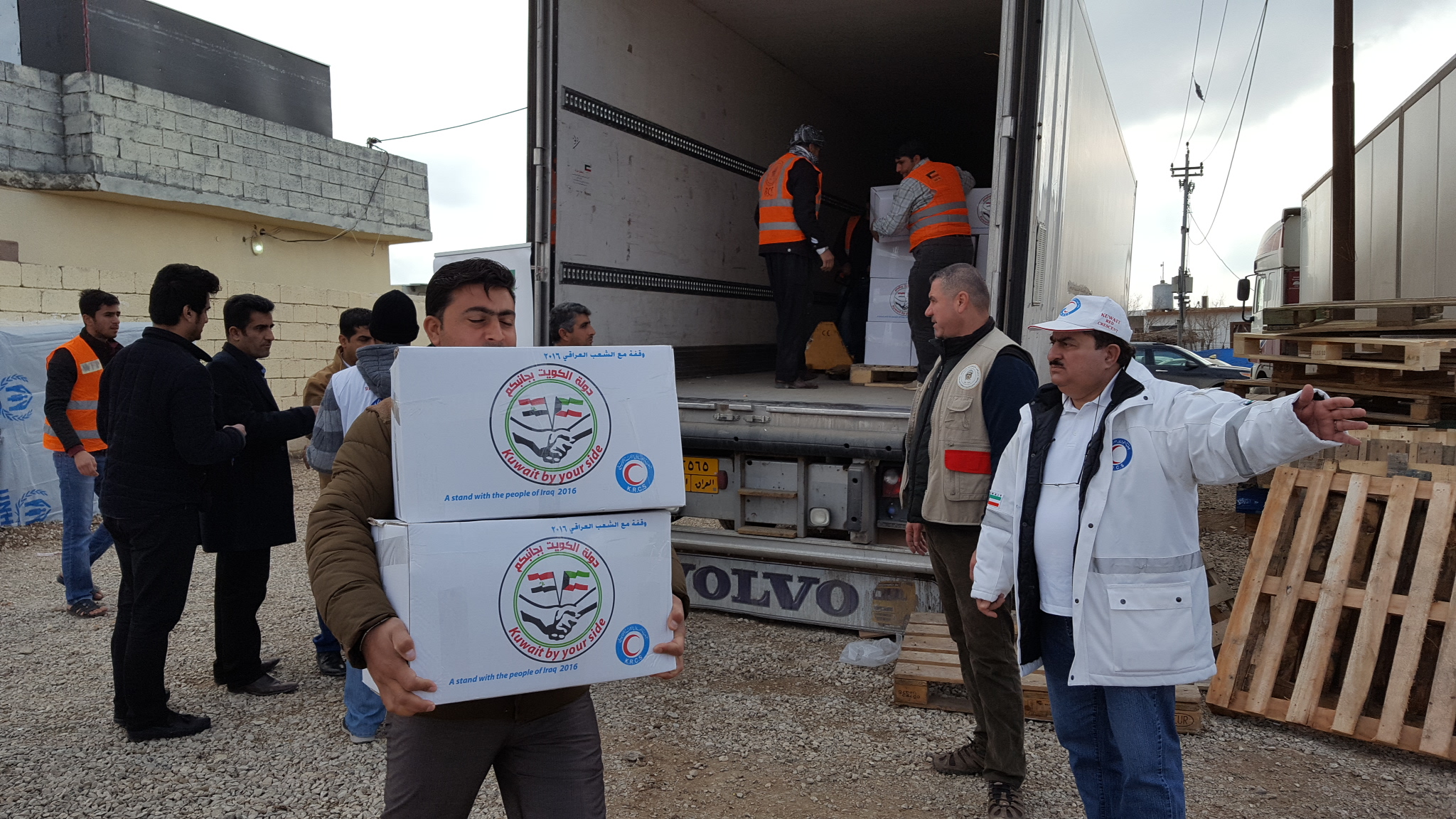Kuwait Red Crescent Society offered 860 food packages to displaced Iraqis from Mosul