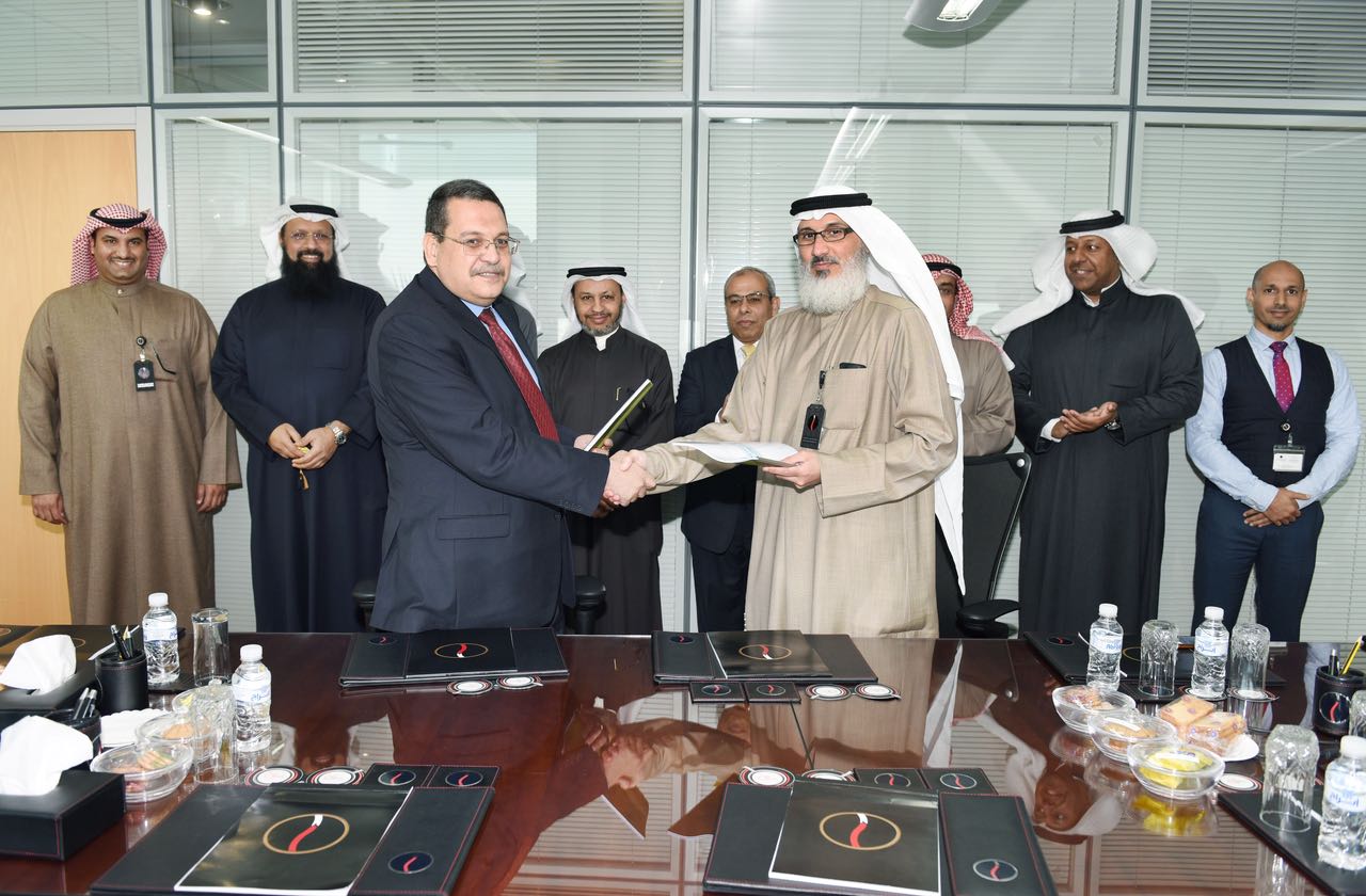 جانب من مراسم تجديد العقد بين مؤسسة البترول الكويتية والشركة العربية لأنابيب البترول (سوميد)