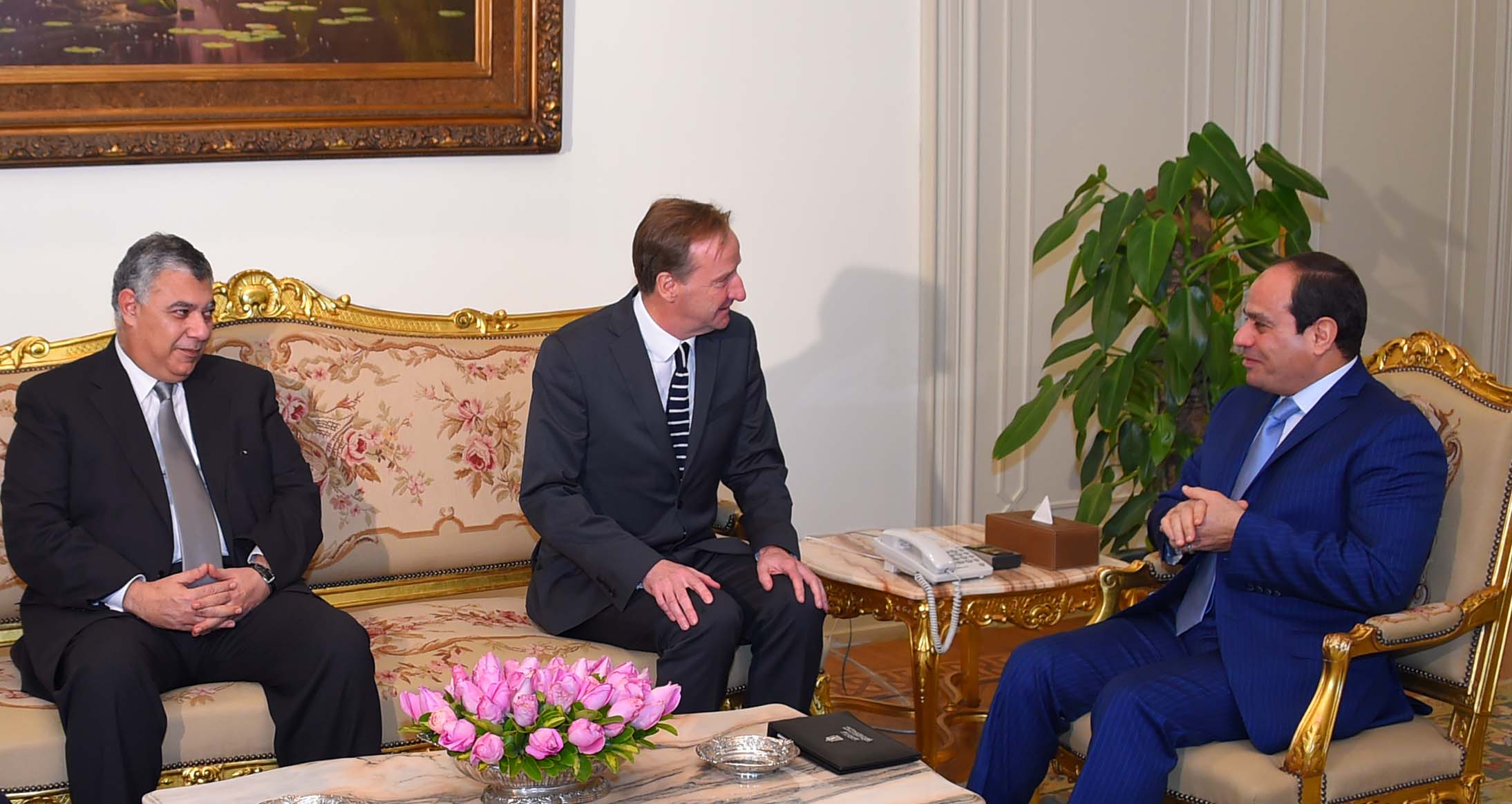 الرئيس المصري عبدالفتاح السيسي  خلال لقاءه مع رئيس الاستخبارات الخارجية البريطانية أليكس يانجر