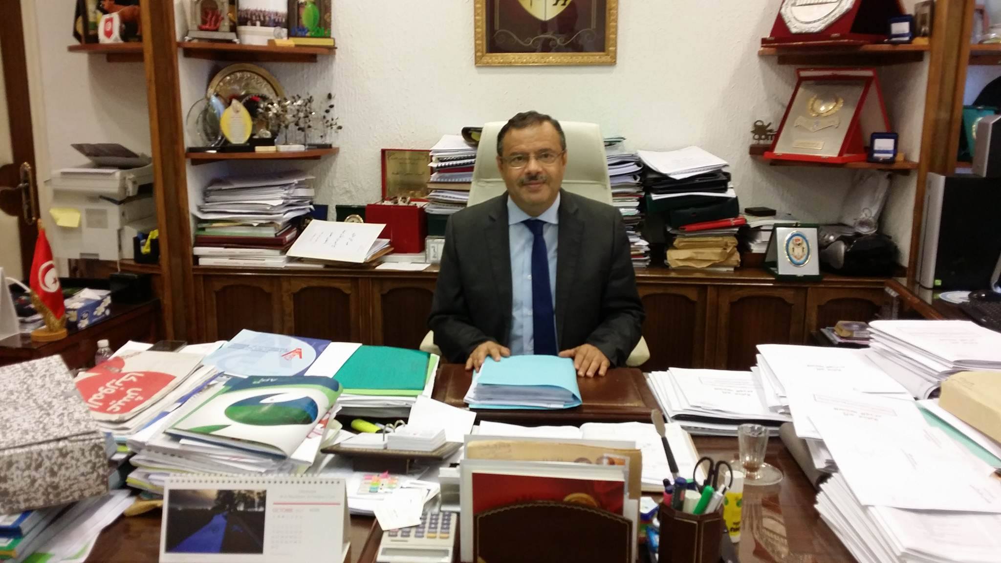 وزير الزراعة والموارد المائية والصيد البحري التونسي سمير الطيب