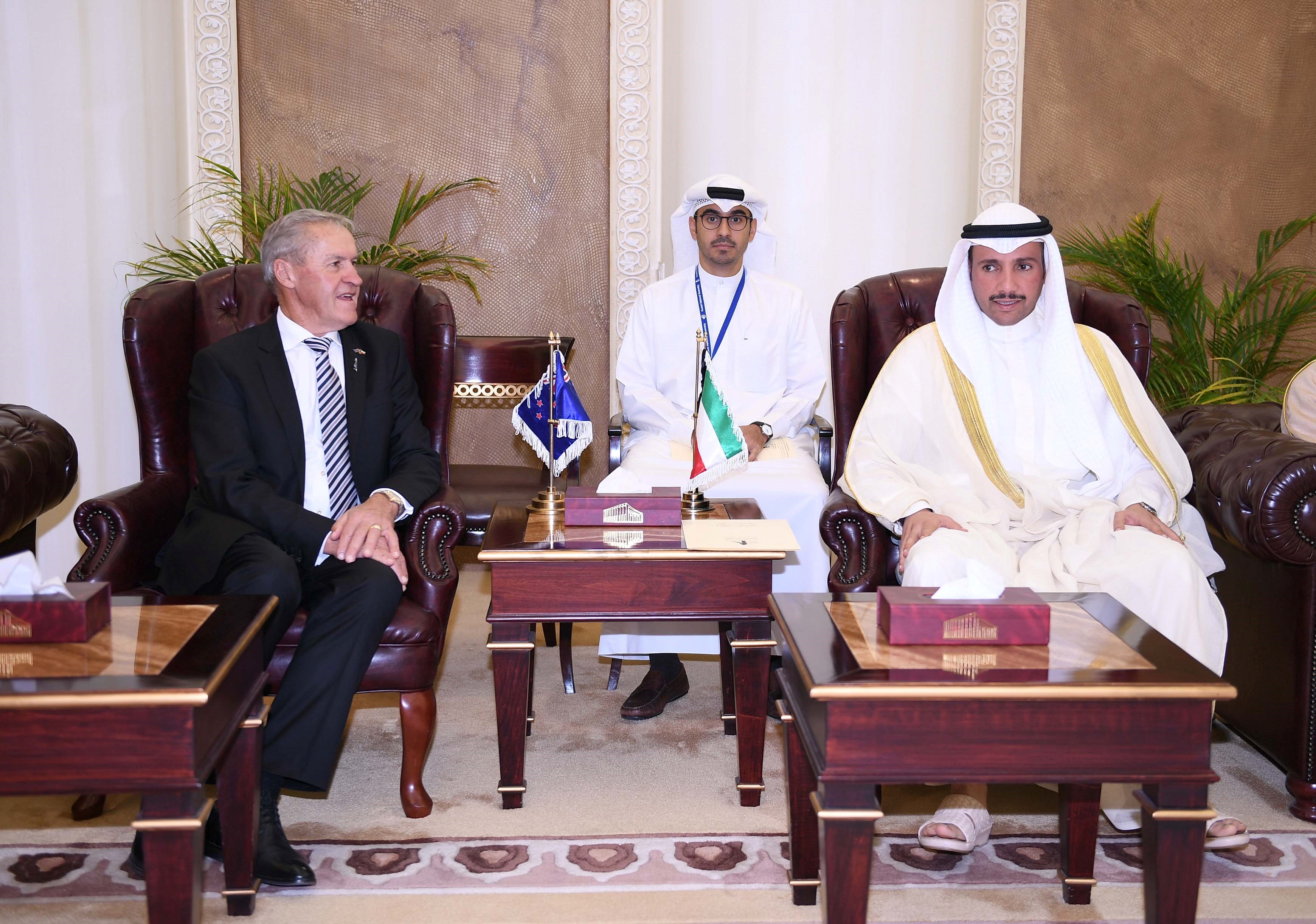 رئيس مجلس الأمة الكويتي مرزوق علي الغانم خلال لقائه مع رئيس البرلمان النيوزيلندي ديفيد كارتر