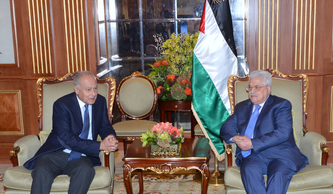 الرئيس الفلسطيني محمود عباس يستقبل الأمين العام لجامعة الدول العربية أحمد أبوالغيط في مقر إقامته بقصر بيان