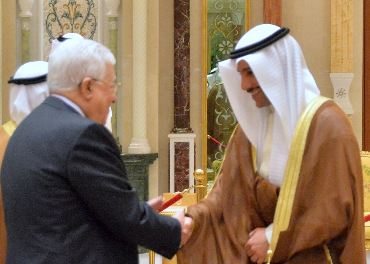 His Highness the Amir Sheikh Sabah Al-Ahmad Al-Jaber Al-Sabah held a luncheon banquet in honor of visiting Palestinian President Mahmoud Abbas