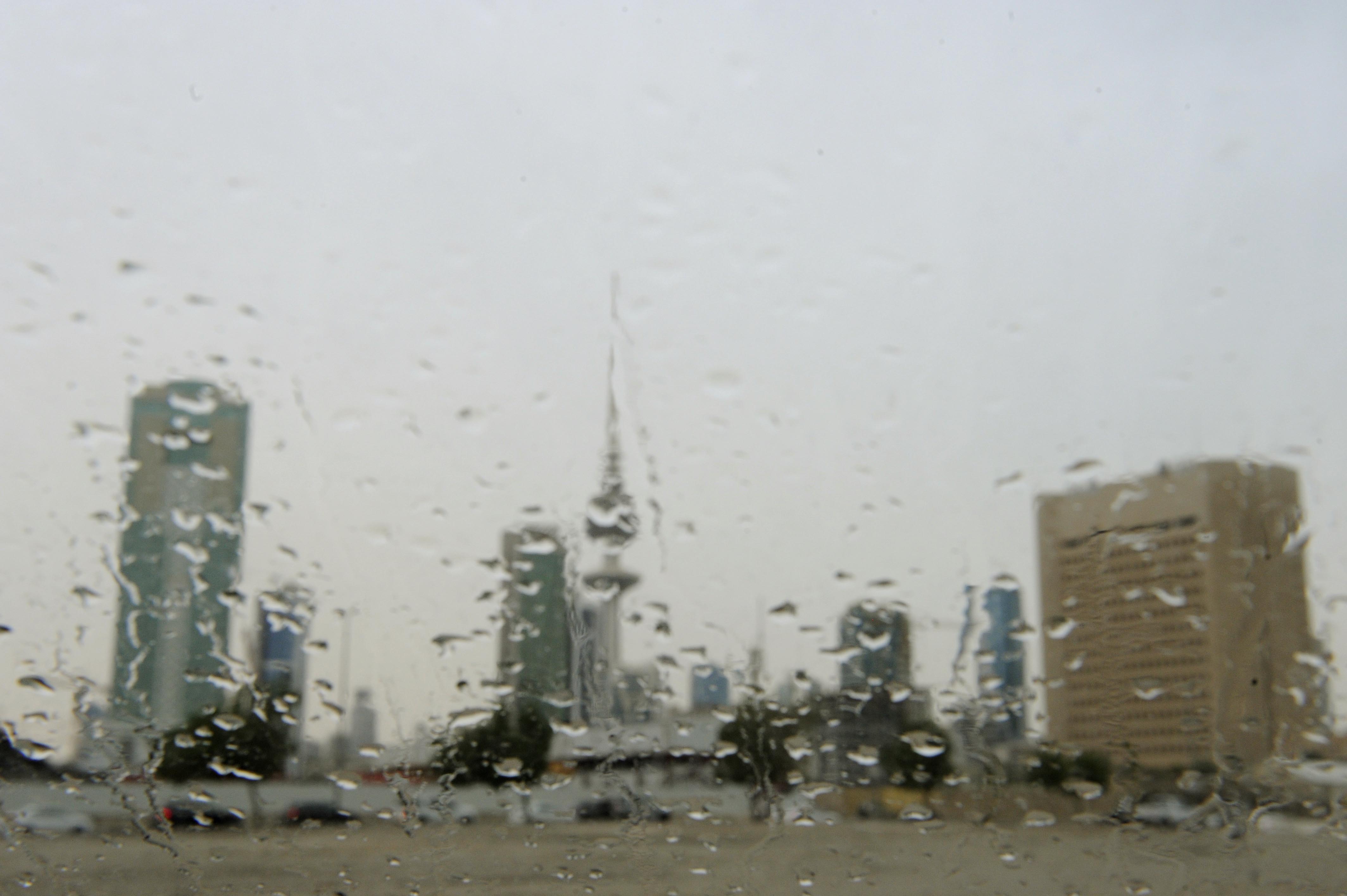 الكويت تشهد أمطارا متفرقة في بداية موسم الامطار لعام 2017