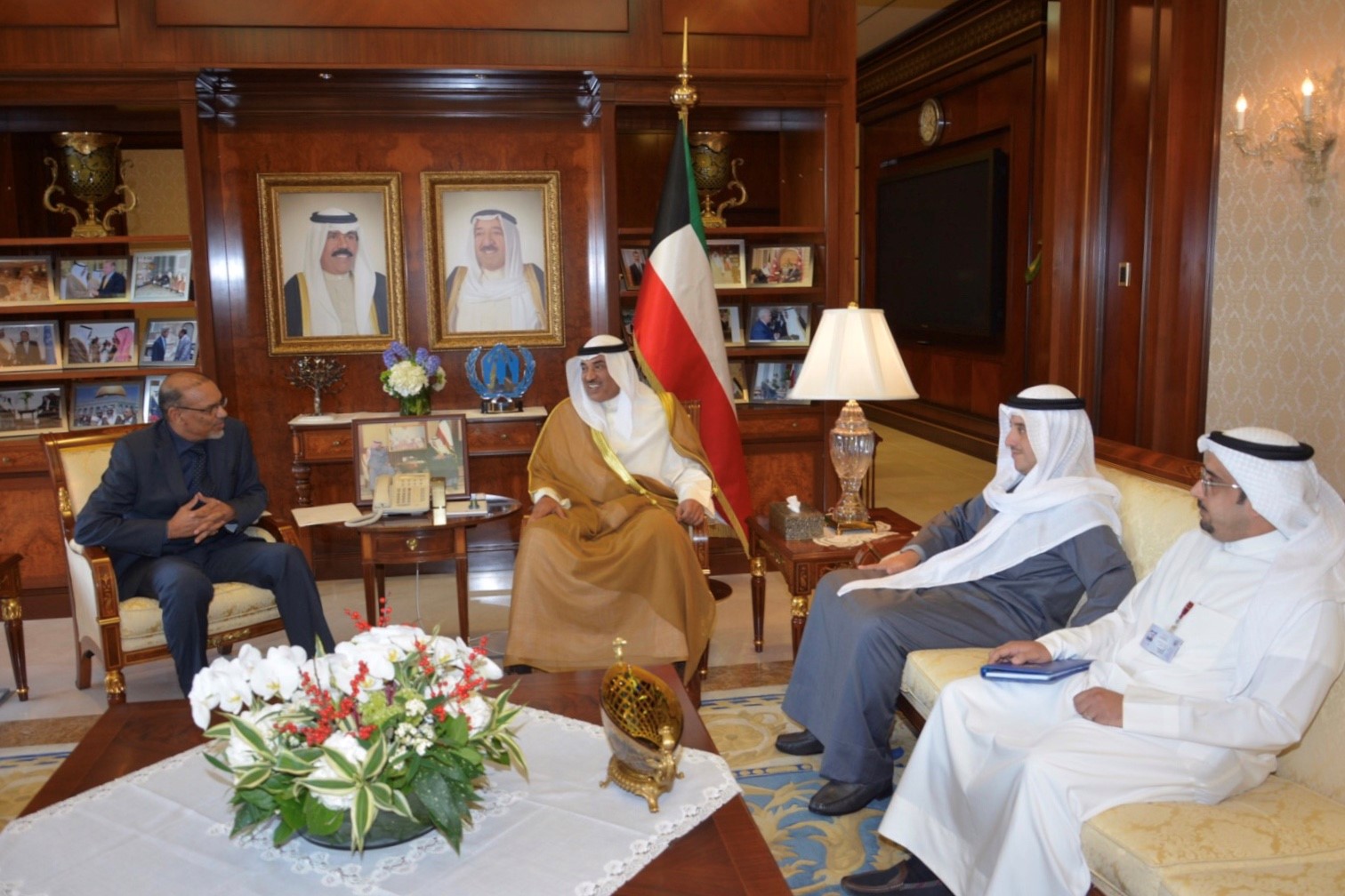 وزير الخارجية الكويتي يستقبل السفير الموريتاني لدى البلاد