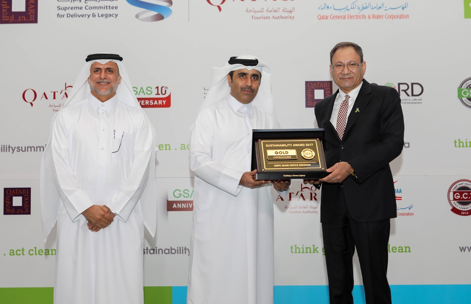 The Kuwait National Petroleum Company (KNPC) receives key certificate of green buildings in Doha