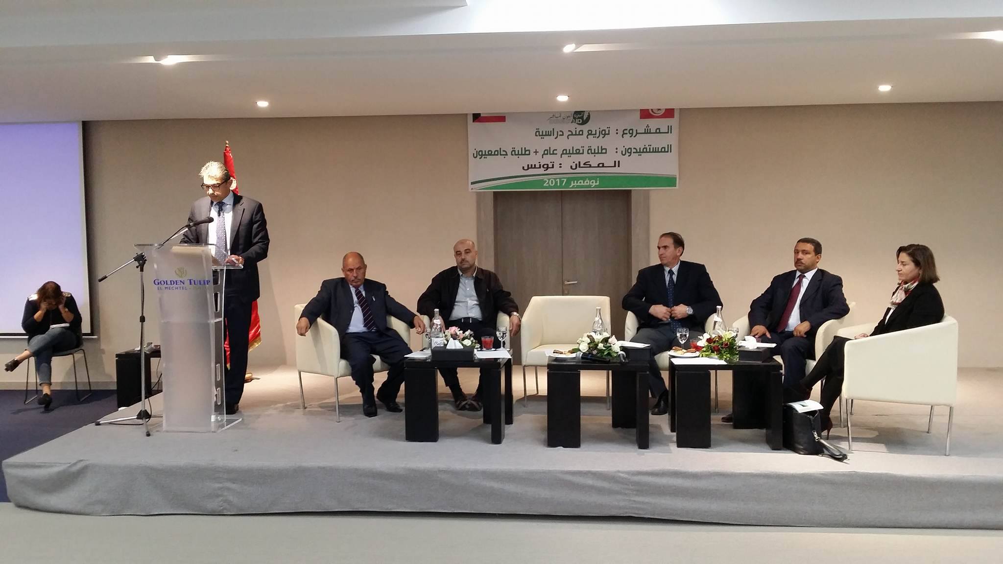 سفير دولة الكويت لدى تونس علي الظفيري خلال كلمة بمناسبة تقديم جمعية العون المباشر للمنح الدراسية