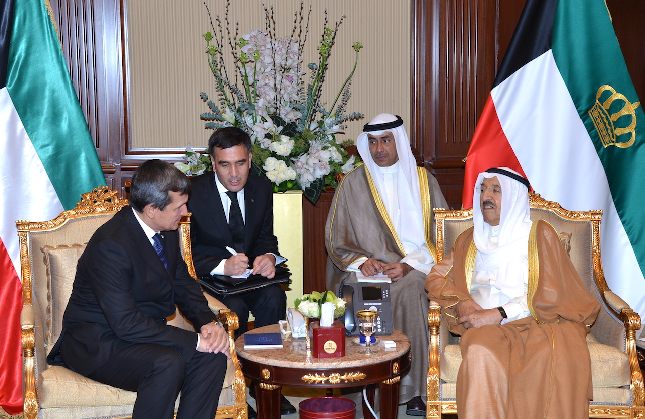 His Highness the Amir Sheikh Sabah Al-Ahmad Al-Jaber Al-Sabah received the Foreign Minister of Turkmenistan Rasit Meredow