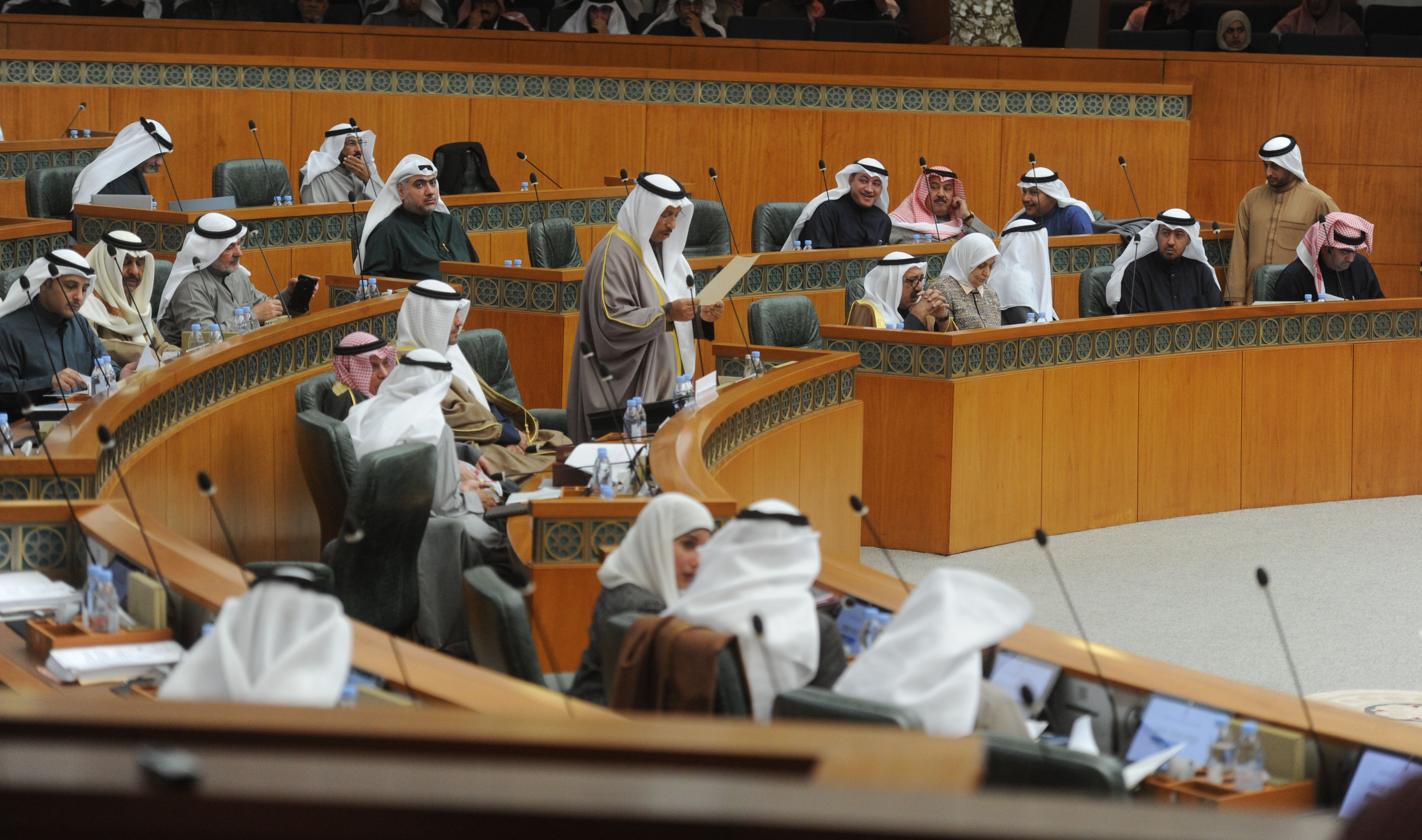Kuwaiti gov't takes oath at beginning of Parl't session