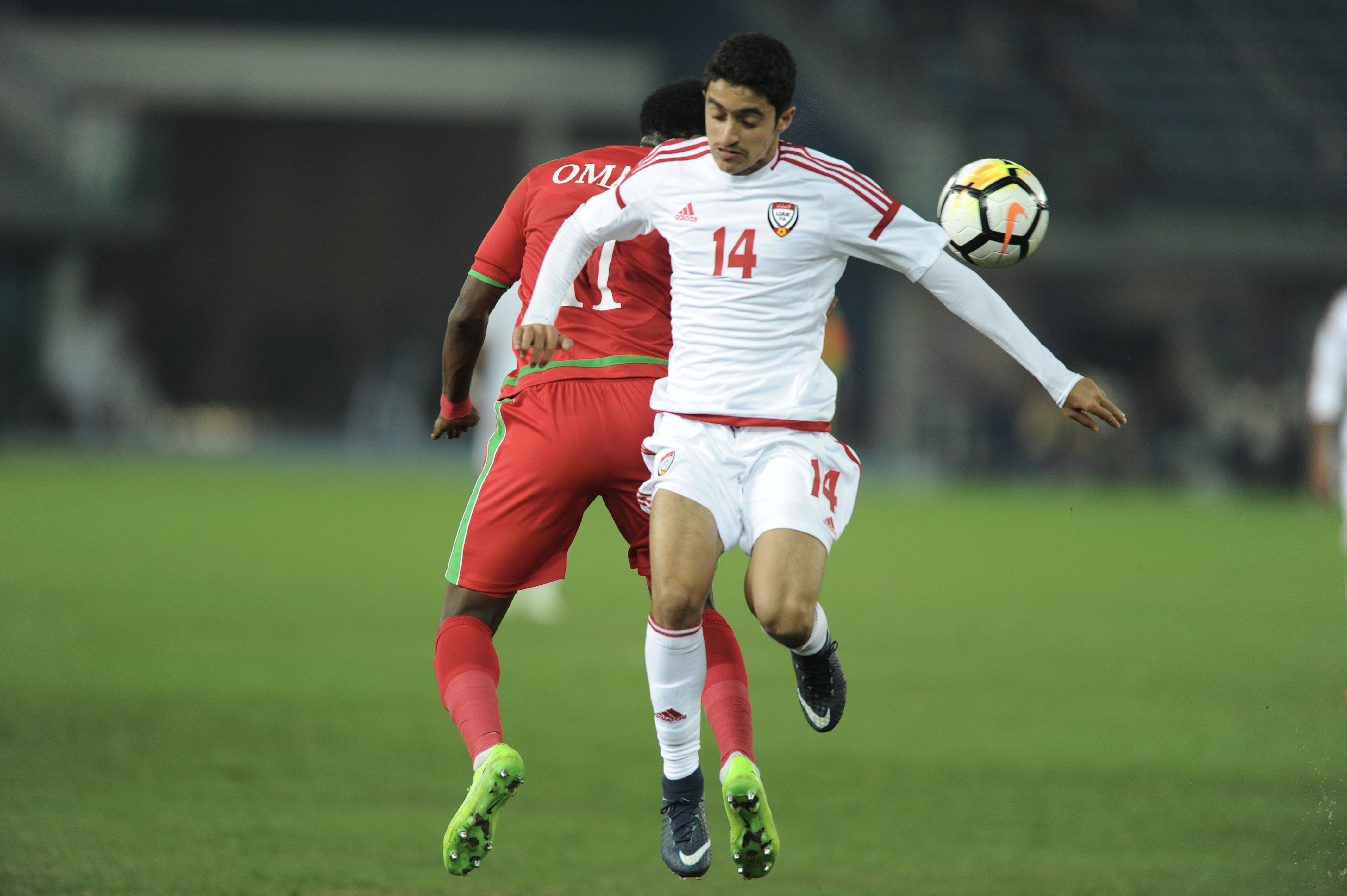 جانب من مباراة المنتخبين الاماراتي والعماني ضمن المجموعة الأولى لبطولة كاس الخليج العربي لكرة القدم (خليجي 23)