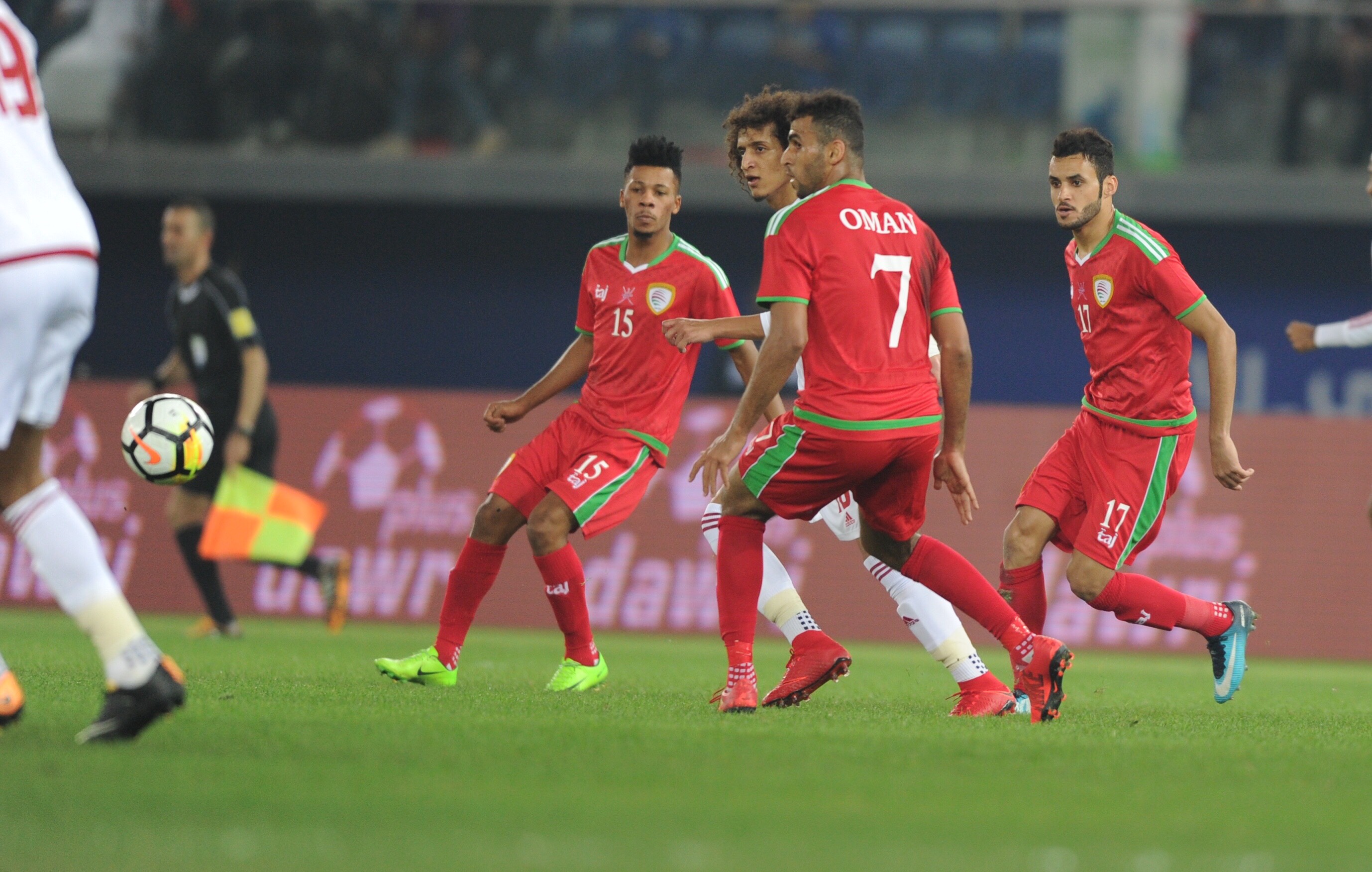 جانب من مباراة المنتخبين الاماراتي والعماني ضمن المجموعة الأولى لبطولة كاس الخليج العربي لكرة القدم (خليجي 23)