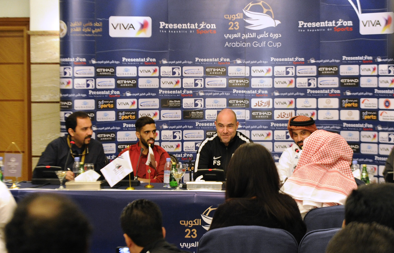 مدرب منتخب قطر لكرة القدم الإسباني فليكس سانشيز خلال مؤتمر صحفي عقد في المركز الإعلامي