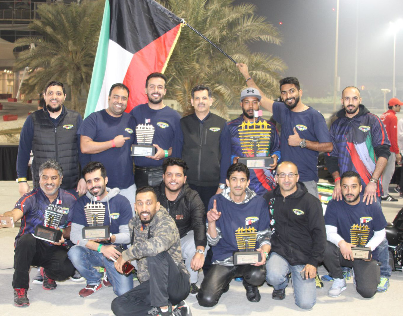 المتسابقون الكويتيون المشاركون في بطولة البحرين لسباقات السرعة ال(دراغ.ريس) التي اختتمت فعالياتها بالعاصمة البحرينية المنامة