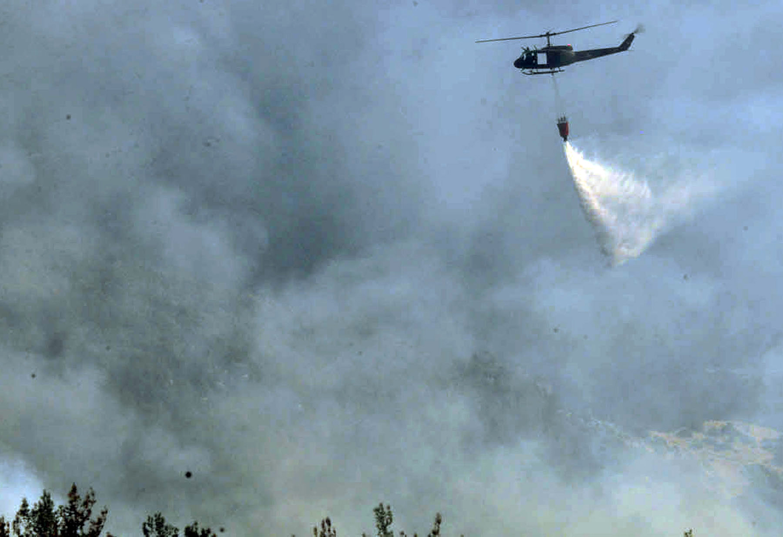 Lebanese army Airplane help in putting out fires in Lebanon forests