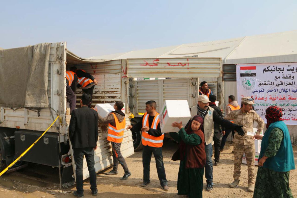 جمعية الهلال الاحمر الكويتي يوزع 12400 سلة غذائية وصحية على النازحين العراقيين